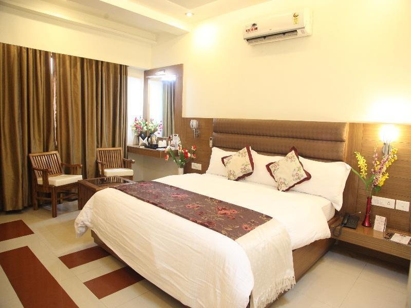 Hotel Poonam Plaza Agra  Exterior photo