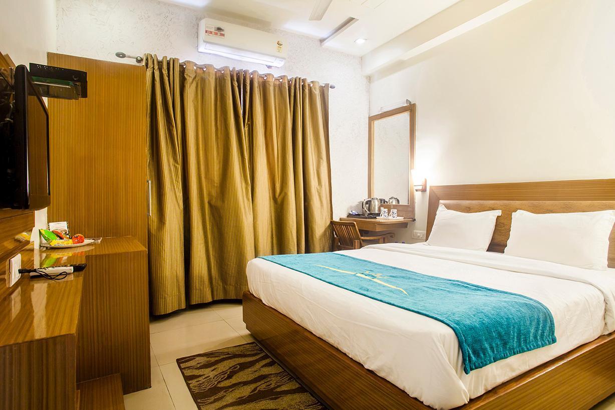 Hotel Poonam Plaza Agra  Exterior photo