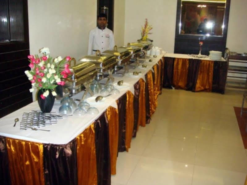 Hotel Poonam Plaza Agra  Exterior photo